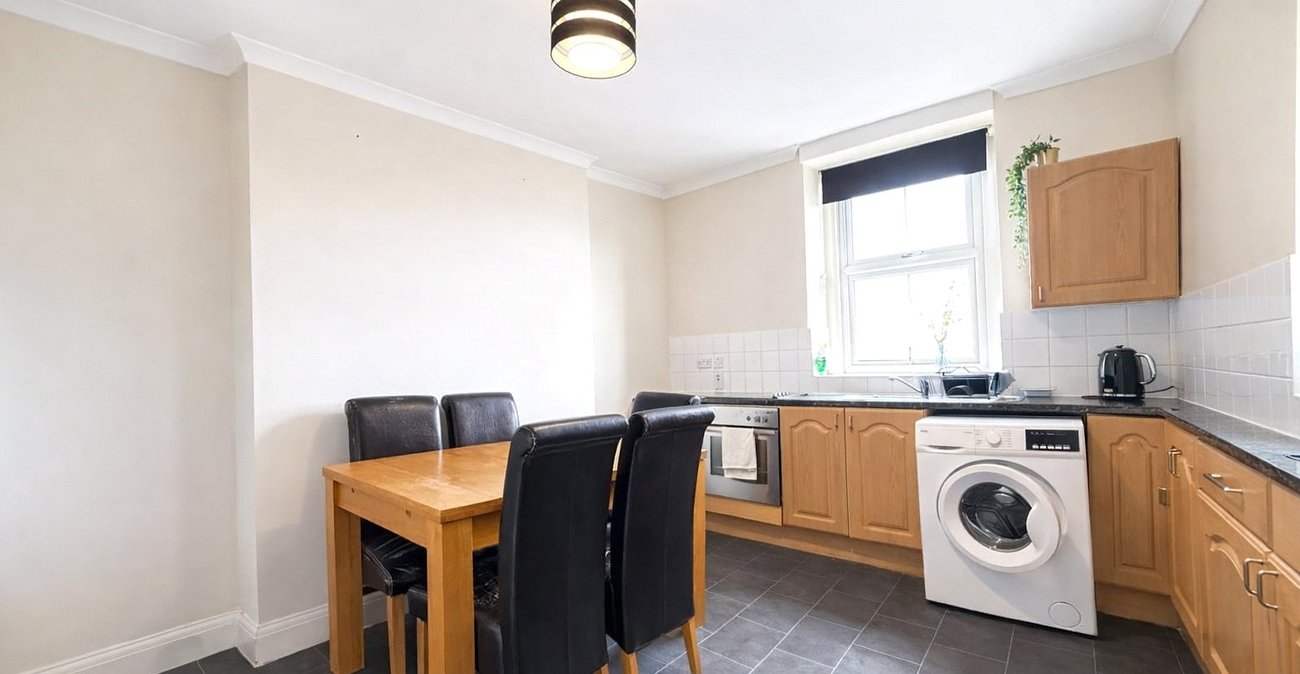 2 bedroom property for sale in London | Robinson Jackson