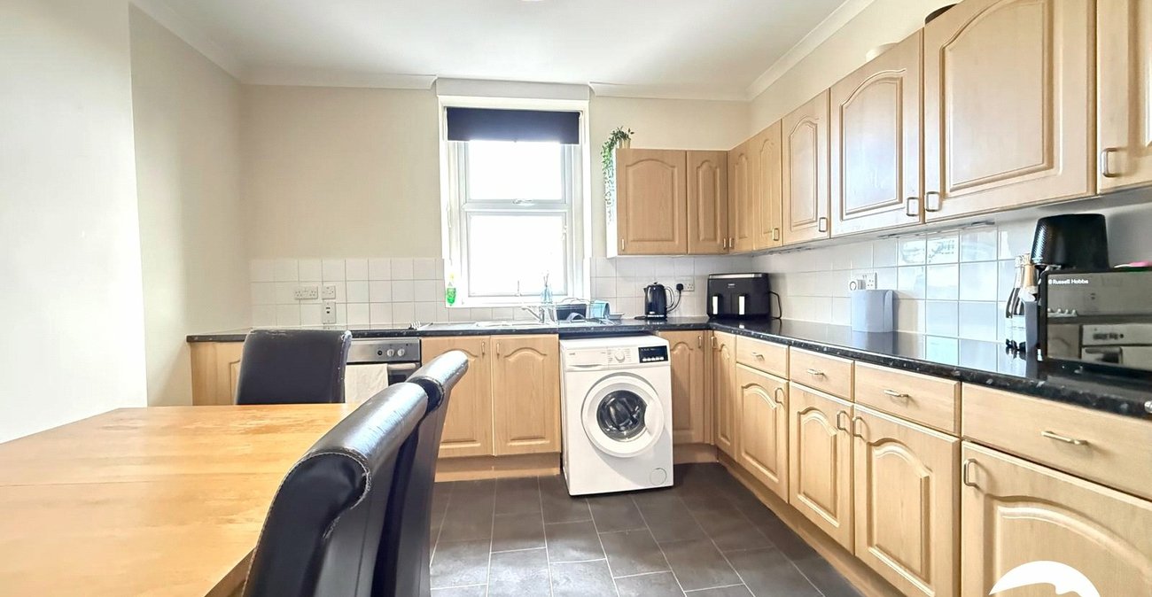 2 bedroom property for sale in London | Robinson Jackson