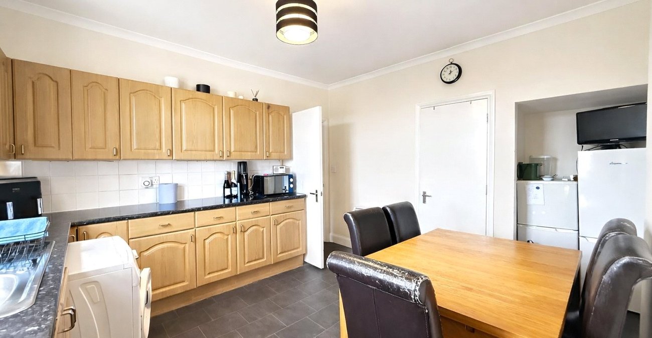 2 bedroom property for sale in London | Robinson Jackson
