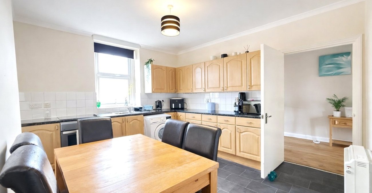 2 bedroom property for sale in London | Robinson Jackson