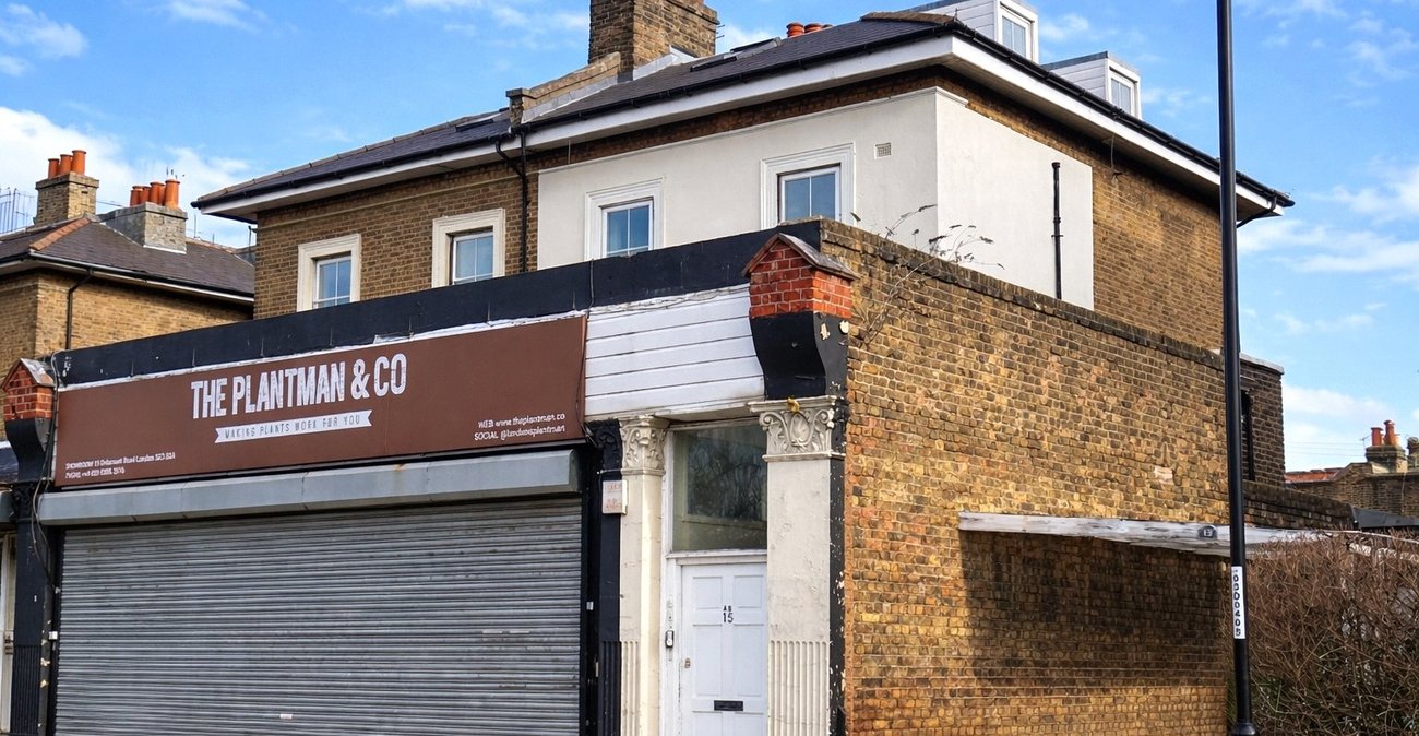 2 bedroom property for sale in London | Robinson Jackson
