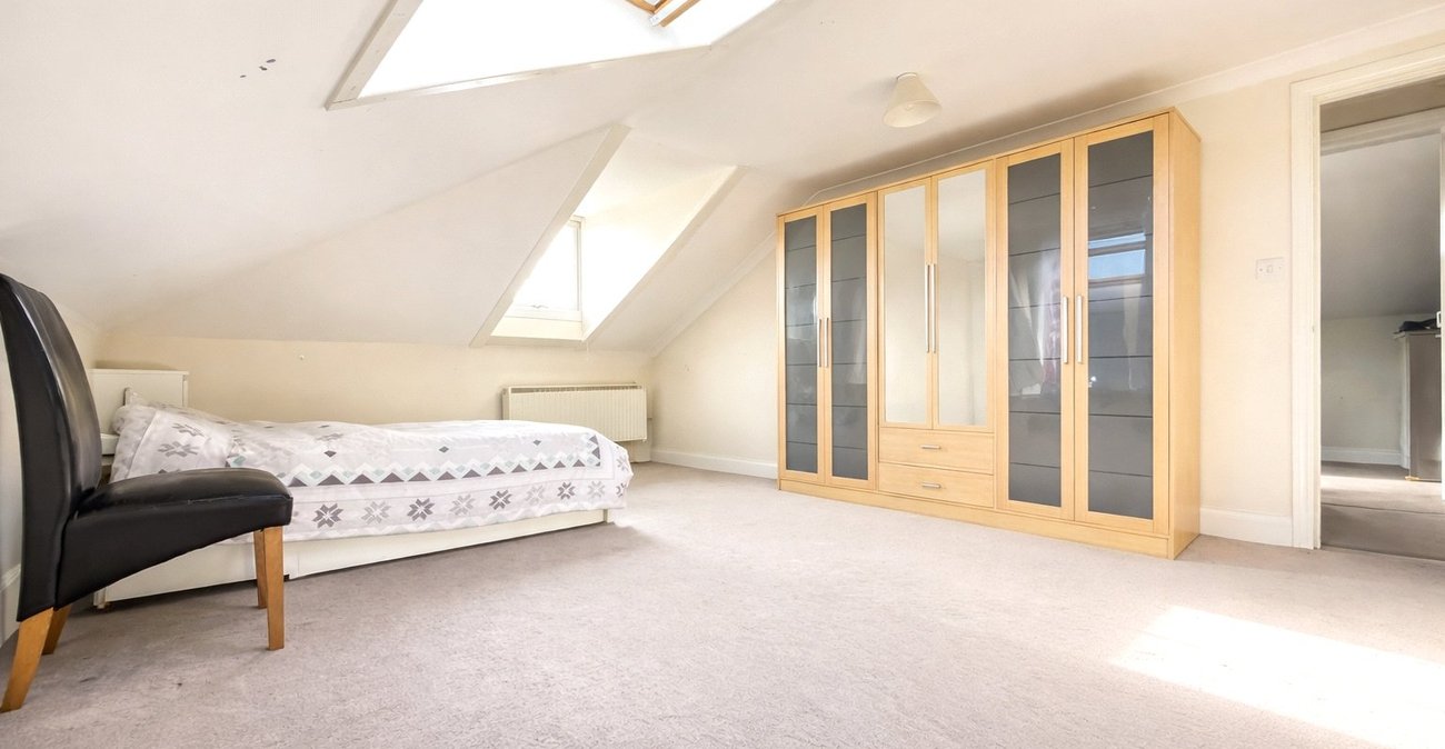 2 bedroom property for sale in London | Robinson Jackson