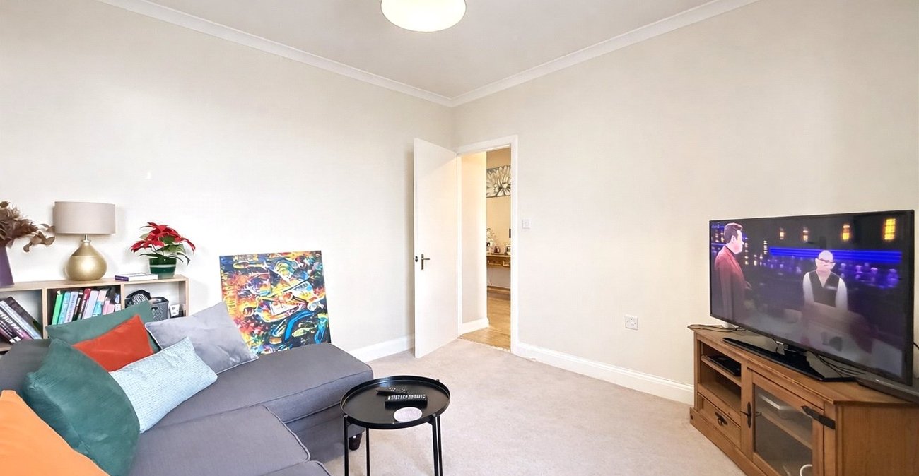 2 bedroom property for sale in London | Robinson Jackson
