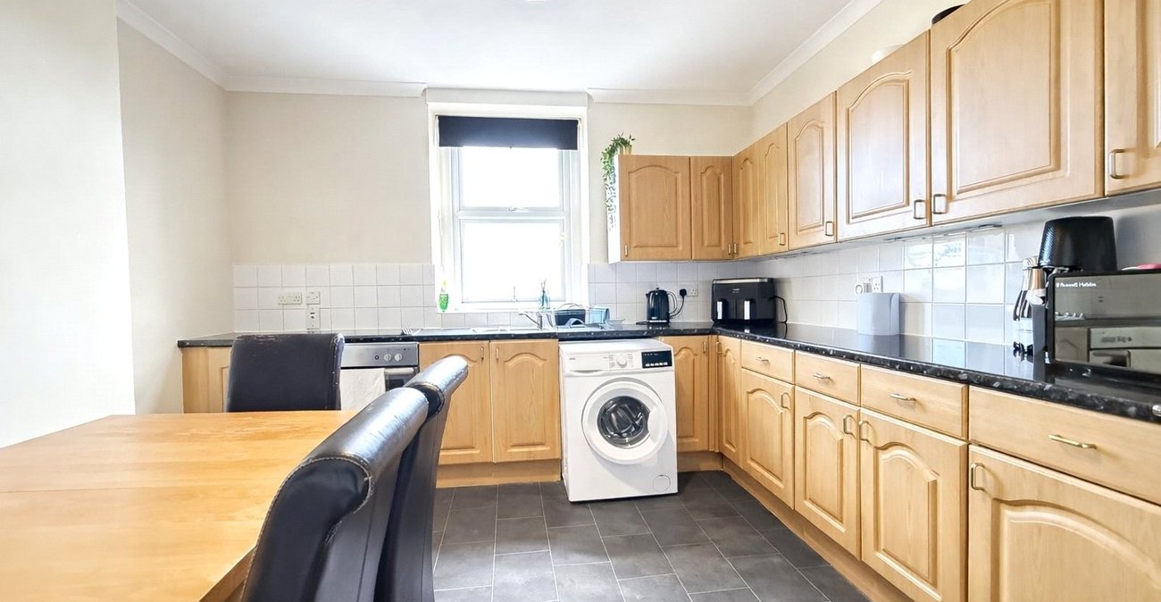 2 bedroom property for sale in London | Robinson Jackson