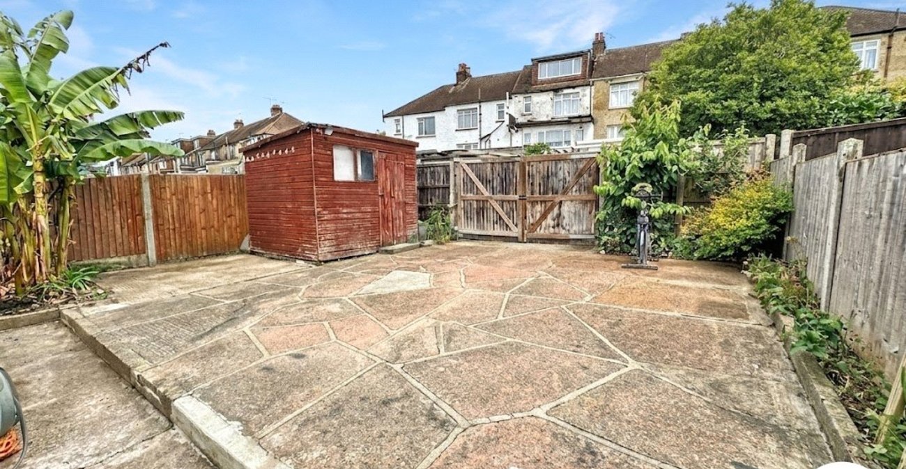 2 bedroom bungalow for sale in Rochester | Robinson Michael & Jackson