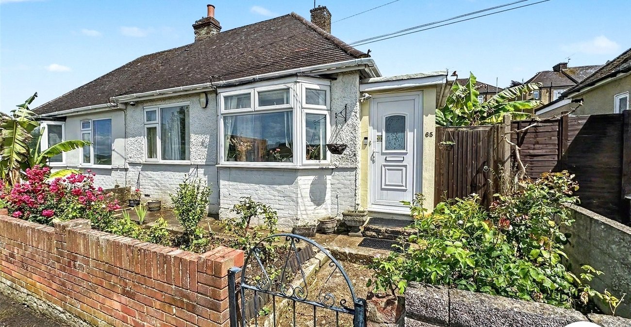 2 bedroom bungalow for sale in Rochester | Robinson Michael & Jackson