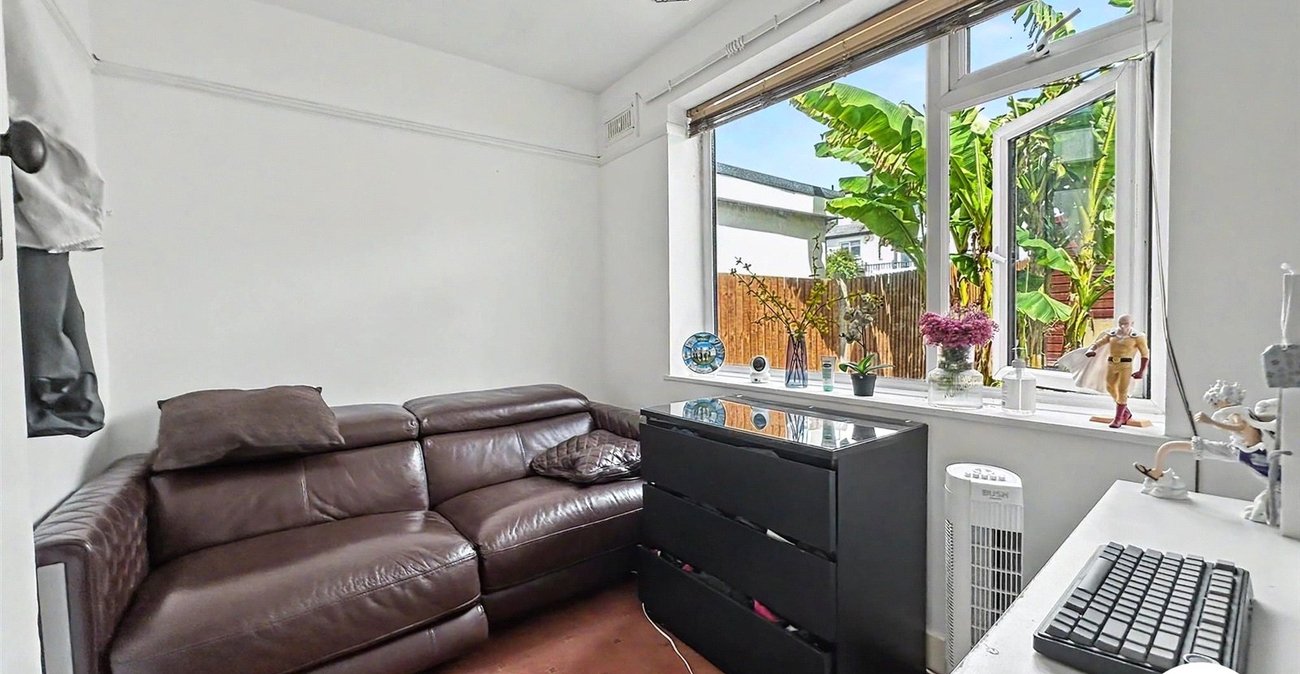 2 bedroom bungalow for sale in Rochester | Robinson Michael & Jackson