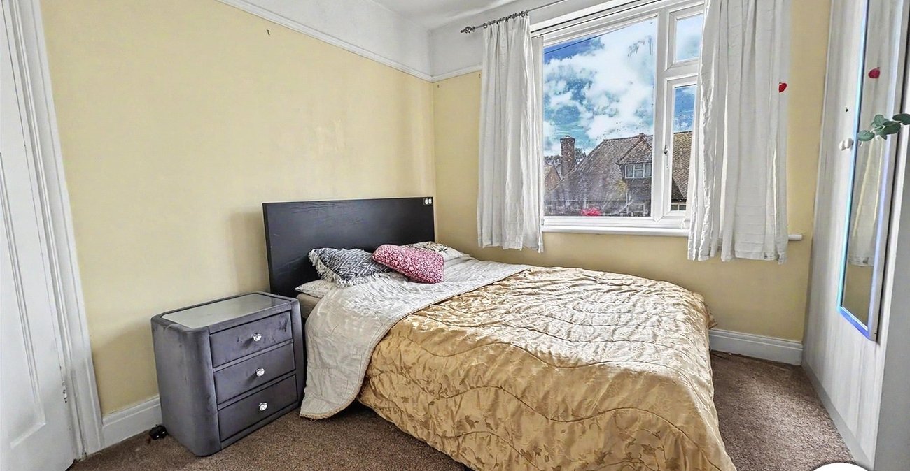 2 bedroom bungalow for sale in Rochester | Robinson Michael & Jackson