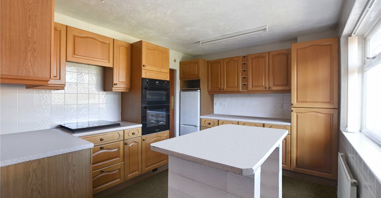 2 bedroom bungalow for sale in Dartford | Robinson Jackson