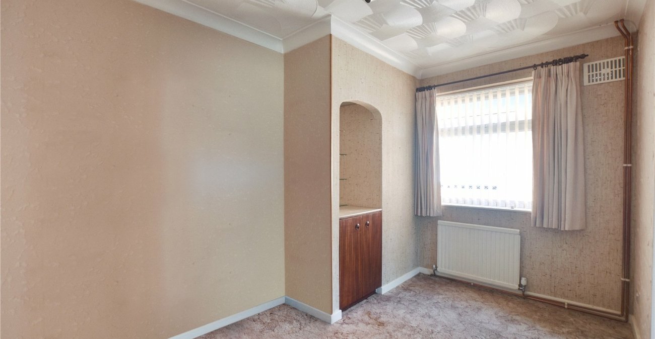 2 bedroom bungalow for sale in Dartford | Robinson Jackson