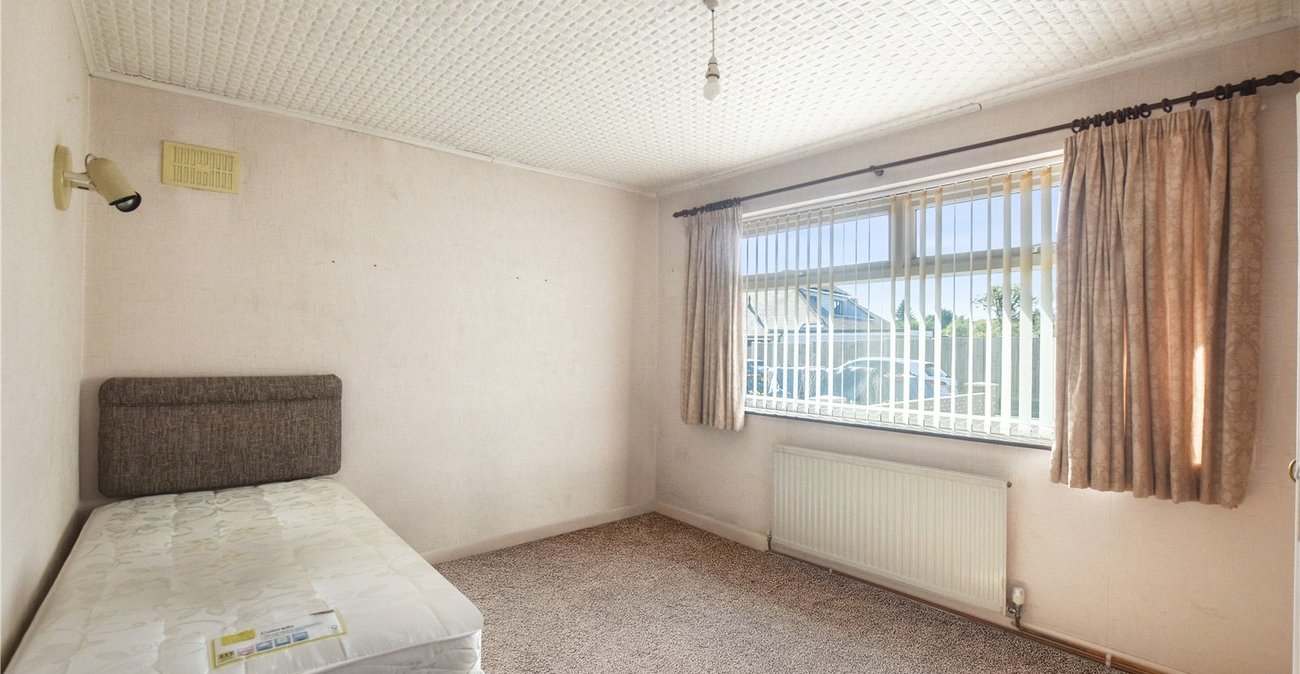 2 bedroom bungalow for sale in Dartford | Robinson Jackson