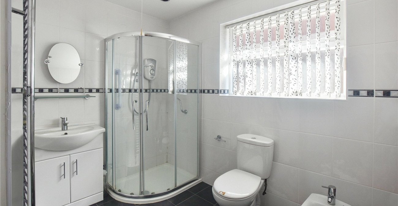 2 bedroom bungalow for sale in Dartford | Robinson Jackson