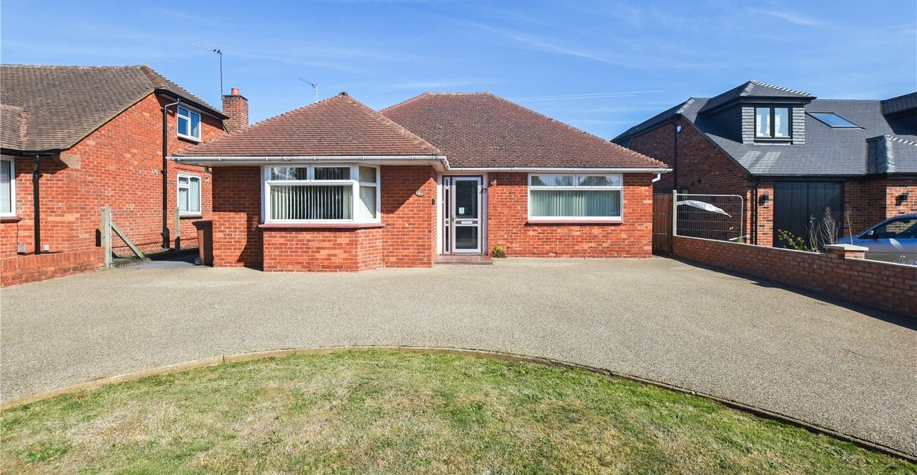 2 bedroom bungalow for sale in Dartford | Robinson Jackson