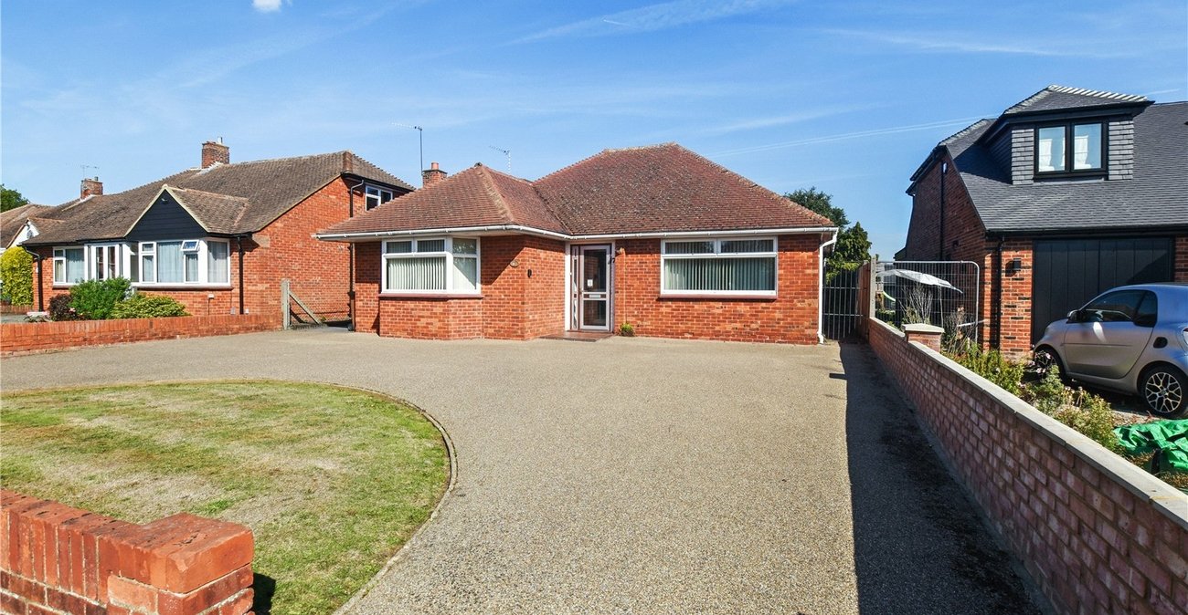 2 bedroom bungalow for sale in Dartford | Robinson Jackson