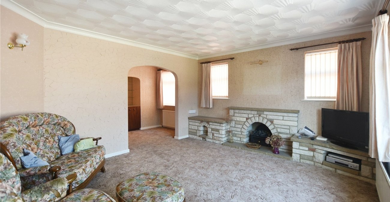 2 bedroom bungalow for sale in Dartford | Robinson Jackson