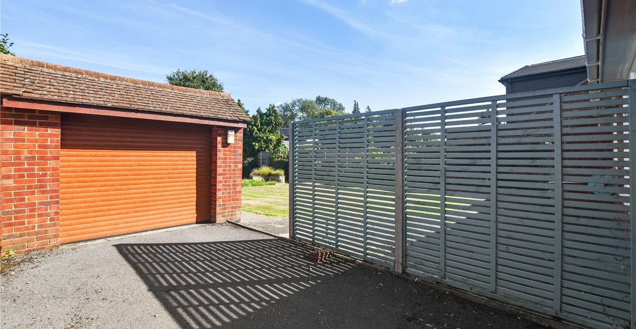 2 bedroom bungalow for sale in Dartford | Robinson Jackson