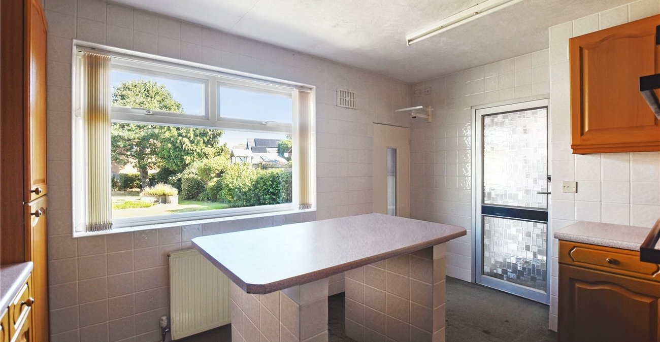 2 bedroom bungalow for sale in Dartford | Robinson Jackson