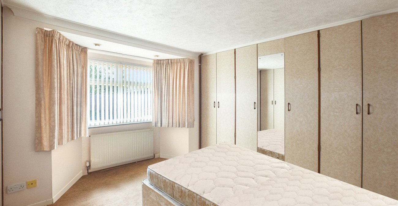 2 bedroom bungalow for sale in Dartford | Robinson Jackson