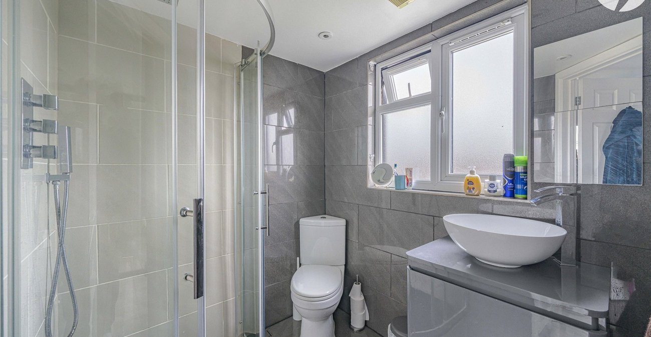 4 bedroom house for sale in Dartford | Robinson Jackson