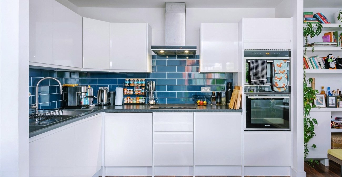 2 bedroom property for sale in London | Robinson Jackson