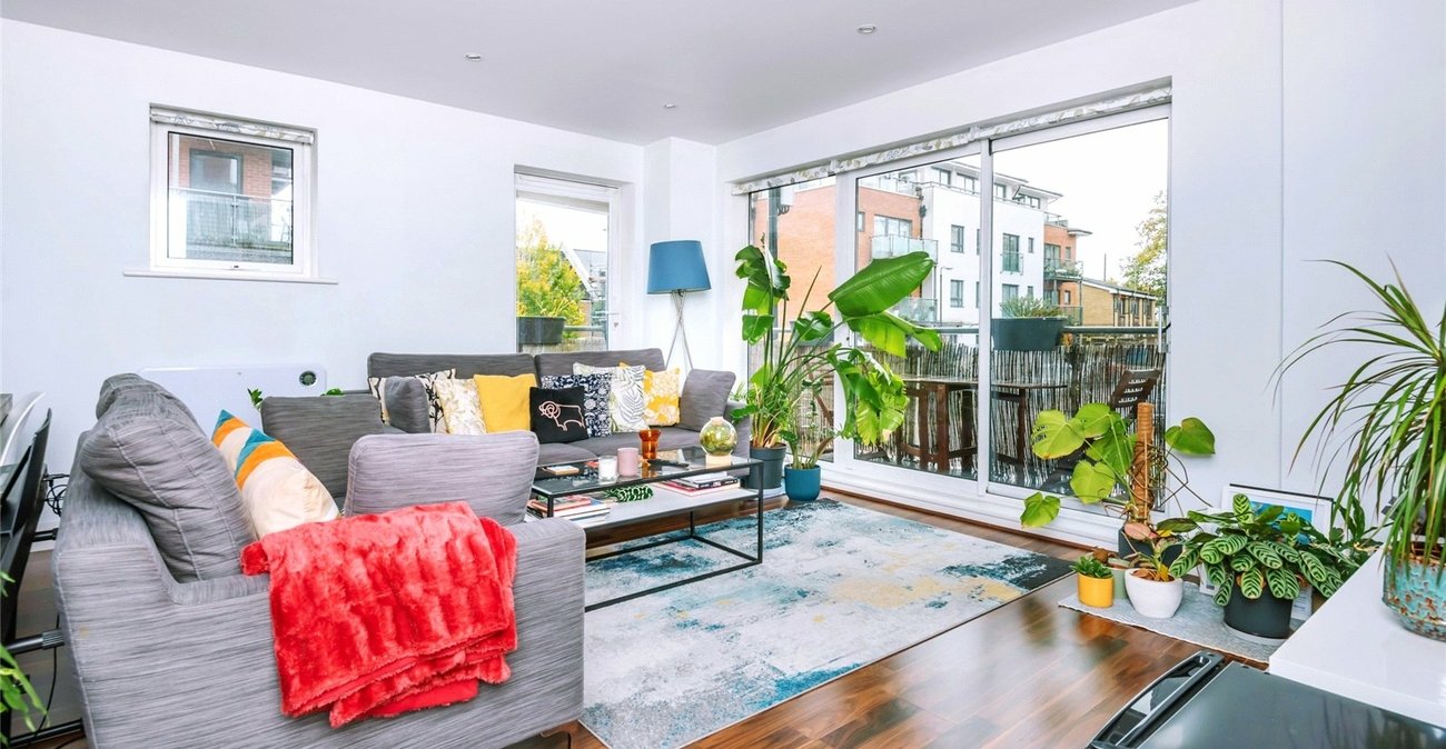 2 bedroom property for sale in London | Robinson Jackson