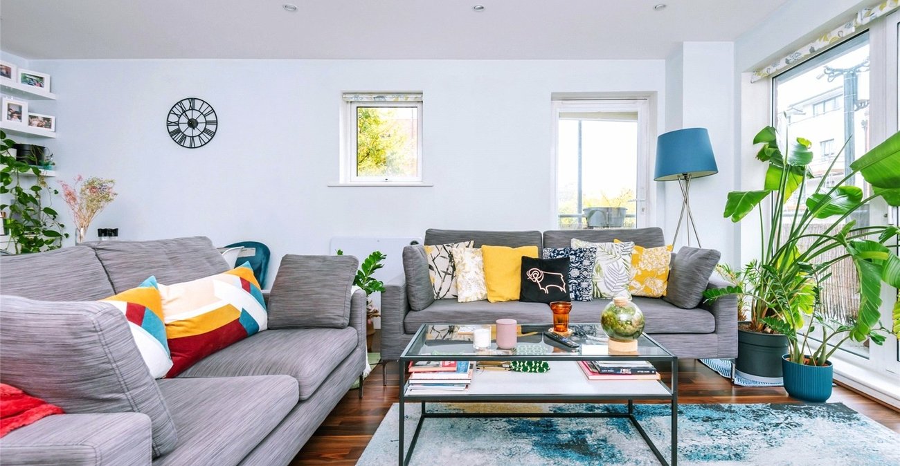 2 bedroom property for sale in London | Robinson Jackson