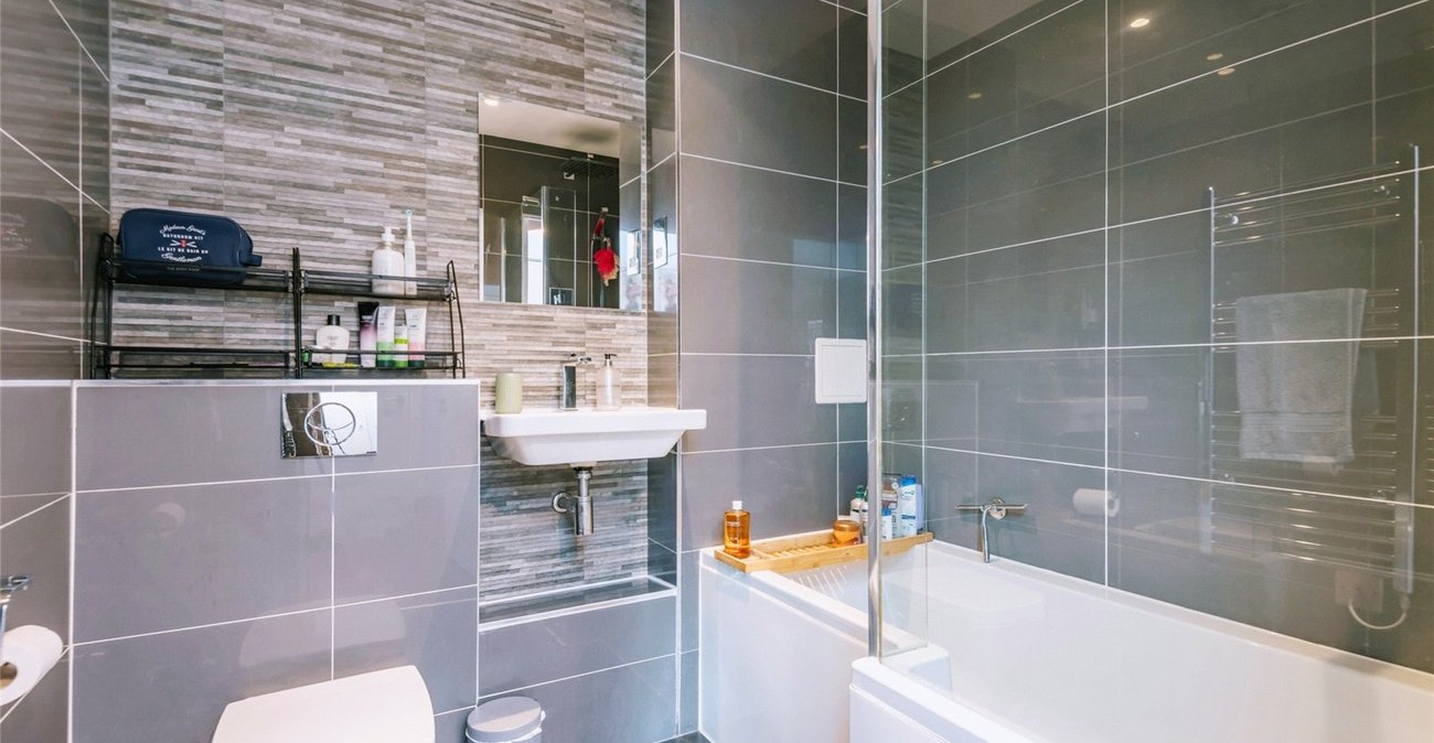 2 bedroom property for sale in London | Robinson Jackson