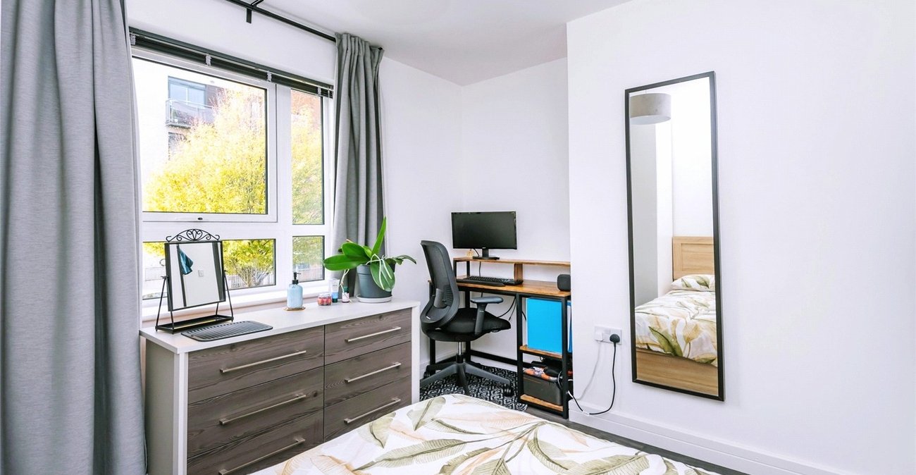 2 bedroom property for sale in London | Robinson Jackson
