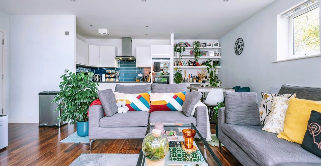 2 bedroom property for sale in London | Robinson Jackson