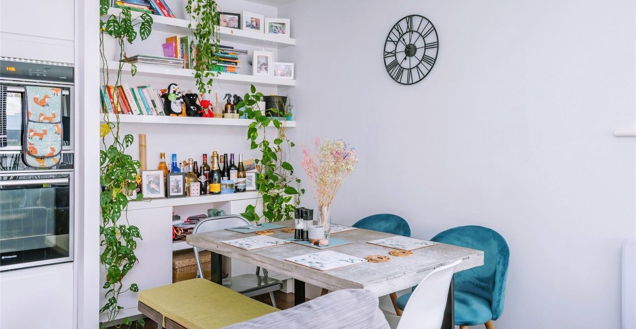 2 bedroom property for sale in London | Robinson Jackson