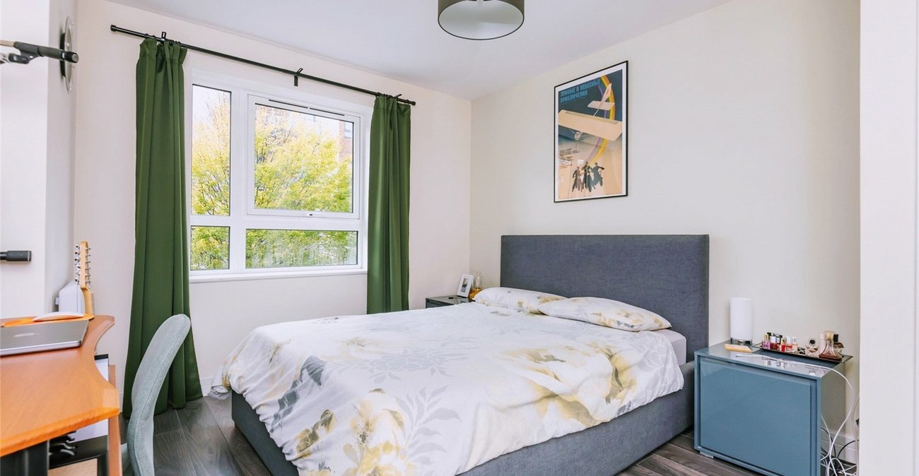 2 bedroom property for sale in London | Robinson Jackson