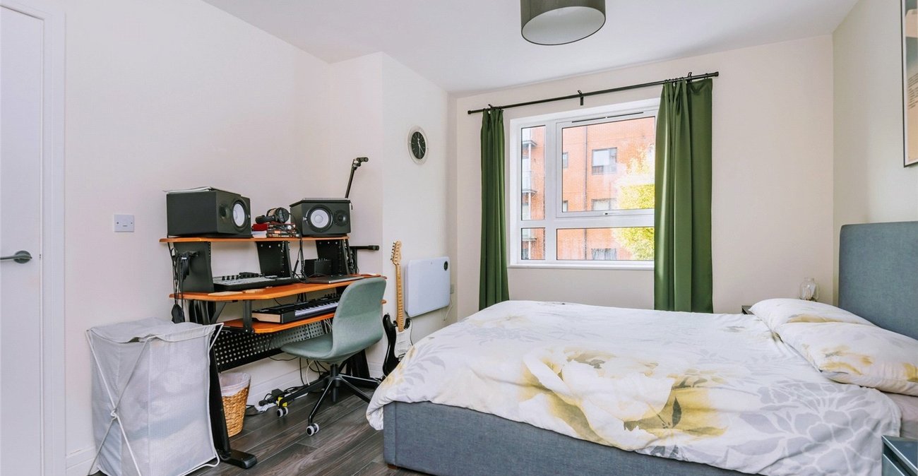 2 bedroom property for sale in London | Robinson Jackson