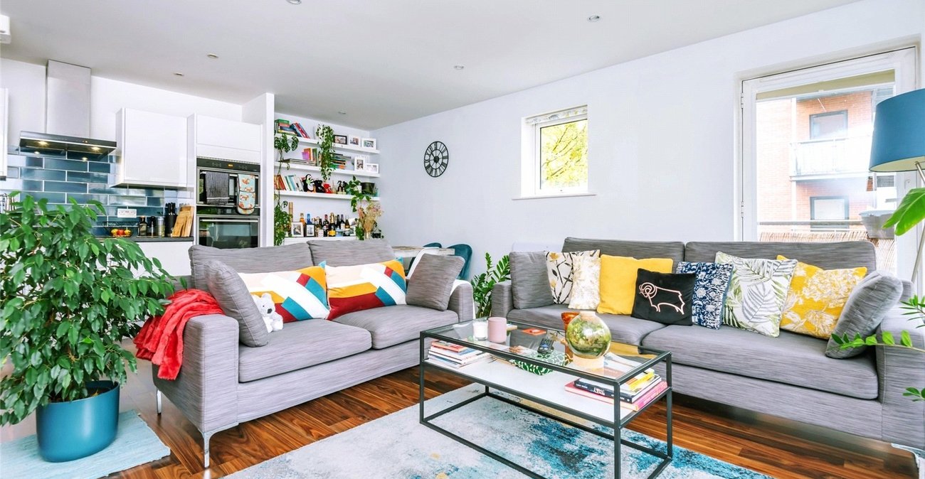 2 bedroom property for sale in London | Robinson Jackson