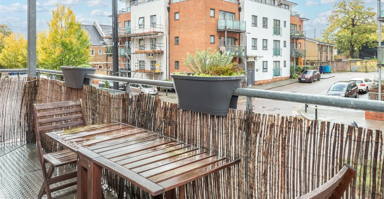 2 bedroom property for sale in London | Robinson Jackson