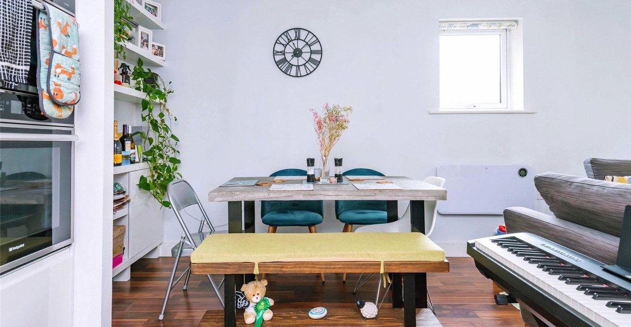 2 bedroom property for sale in London | Robinson Jackson