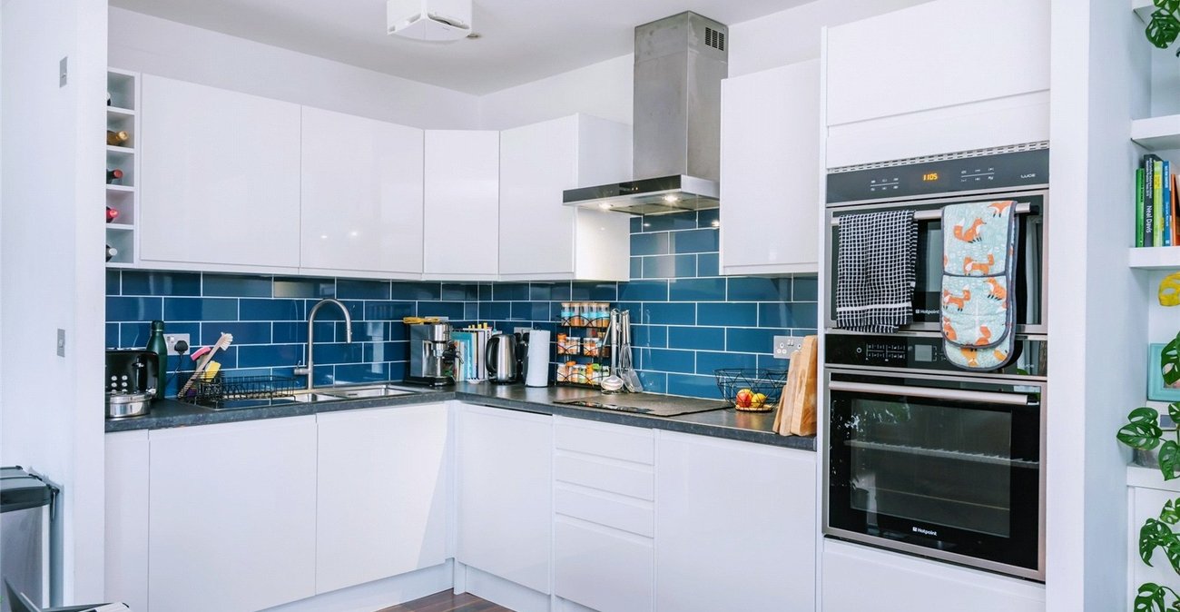 2 bedroom property for sale in London | Robinson Jackson