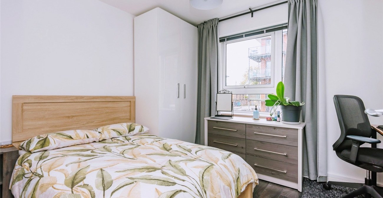 2 bedroom property for sale in London | Robinson Jackson