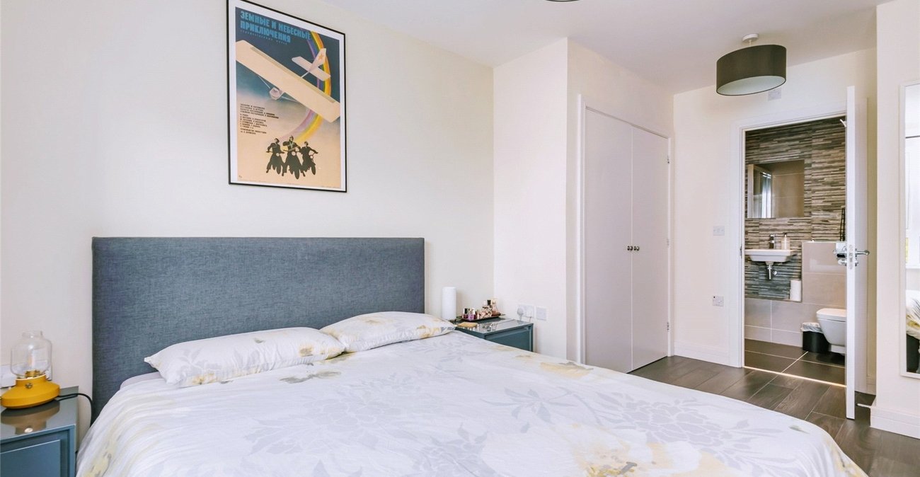 2 bedroom property for sale in London | Robinson Jackson