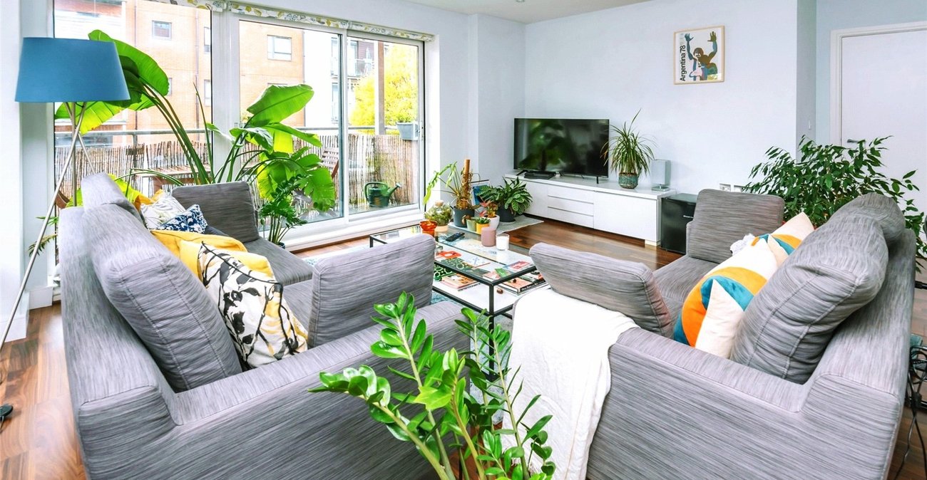 2 bedroom property for sale in London | Robinson Jackson