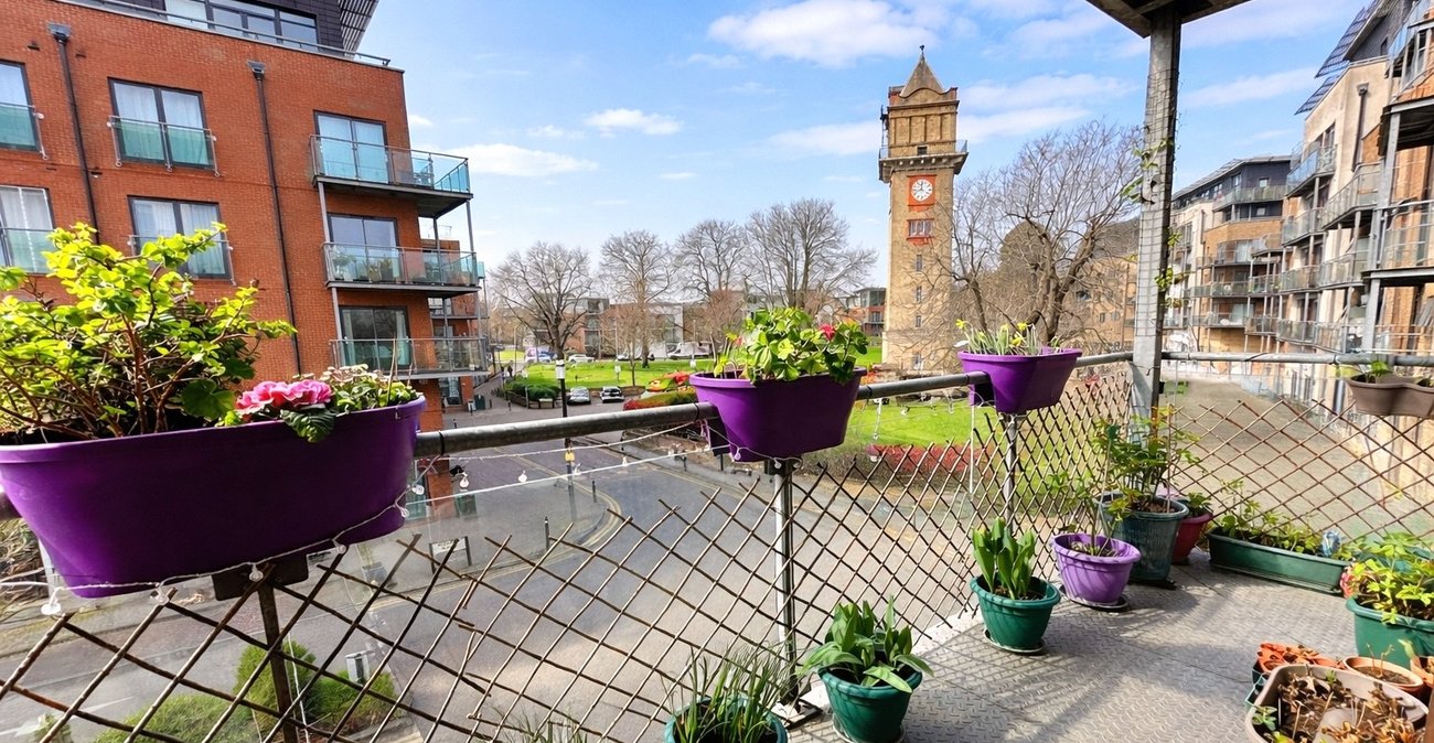 2 bedroom property for sale in London | Robinson Jackson