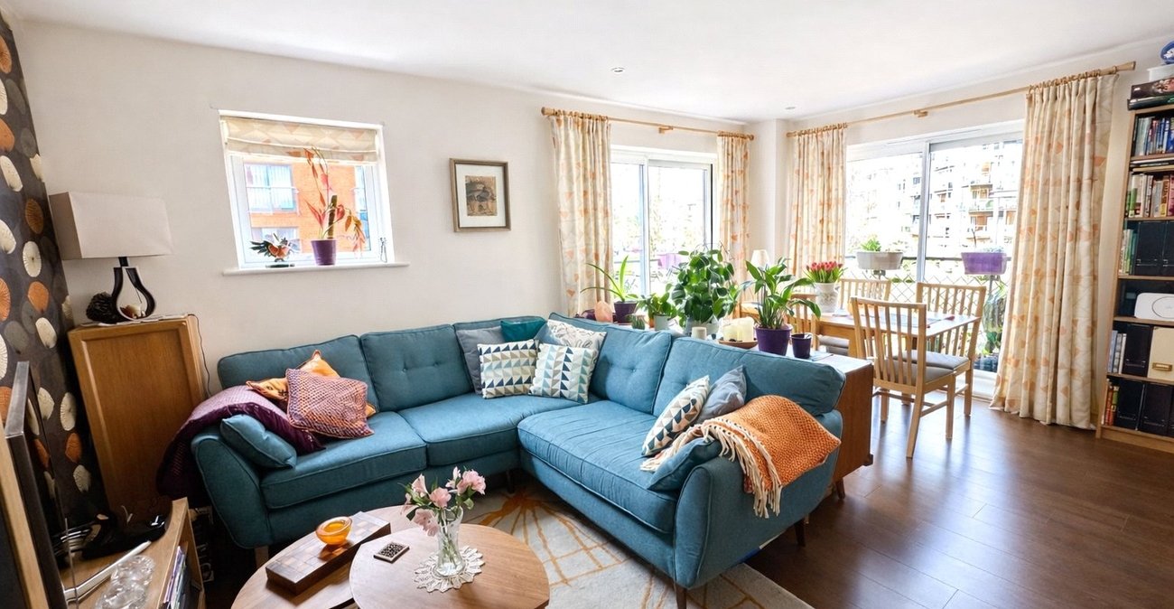 2 bedroom property for sale in London | Robinson Jackson