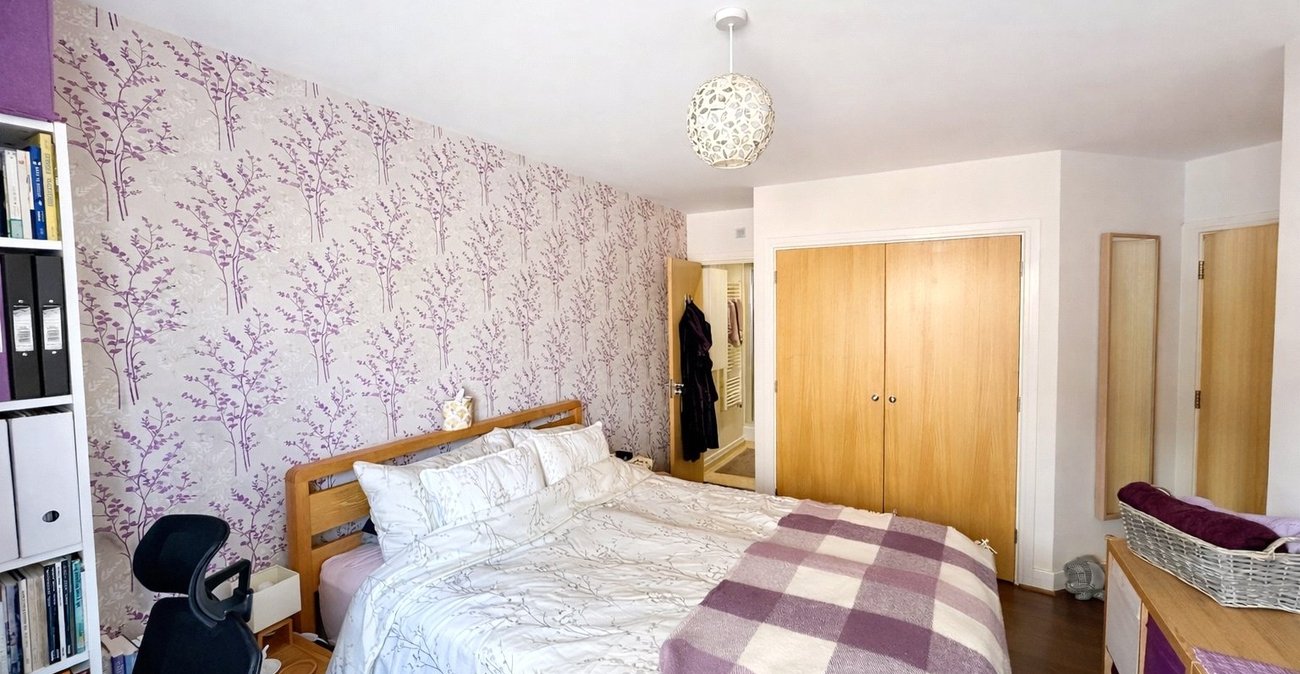2 bedroom property for sale in London | Robinson Jackson
