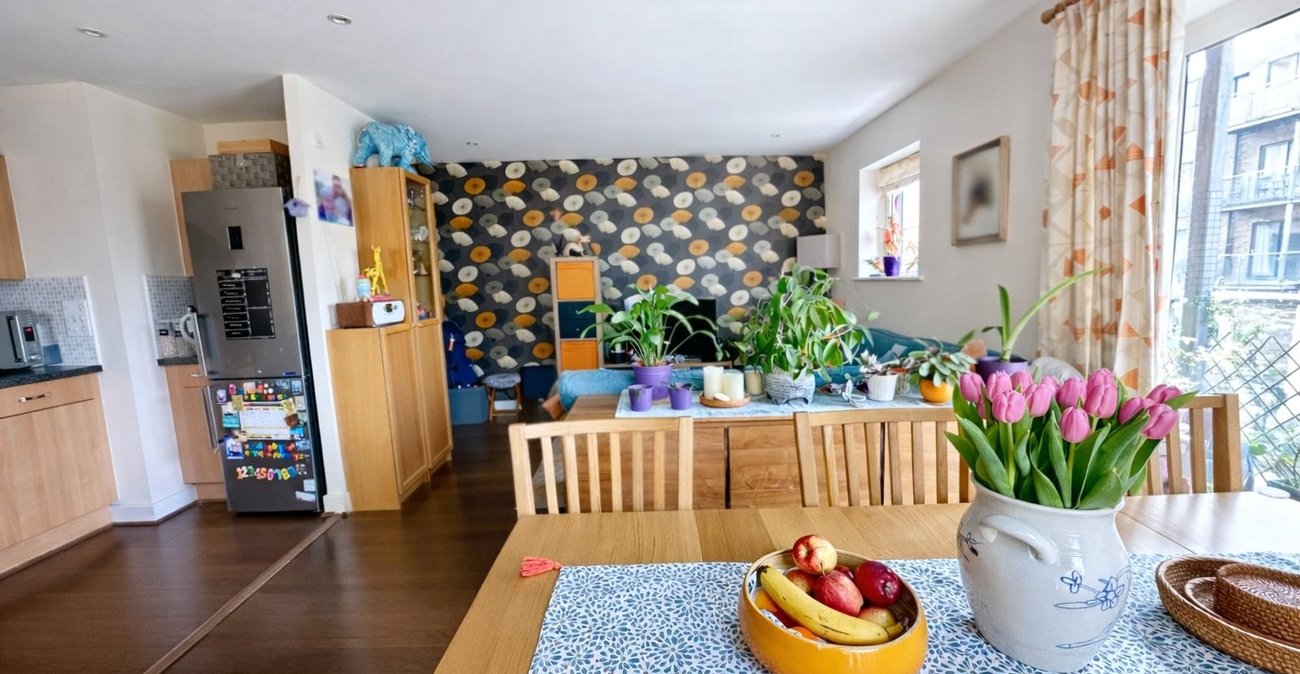 2 bedroom property for sale in London | Robinson Jackson