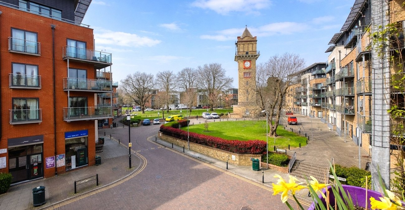 2 bedroom property for sale in London | Robinson Jackson