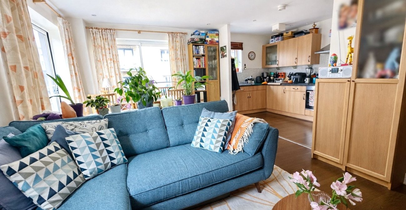 2 bedroom property for sale in London | Robinson Jackson