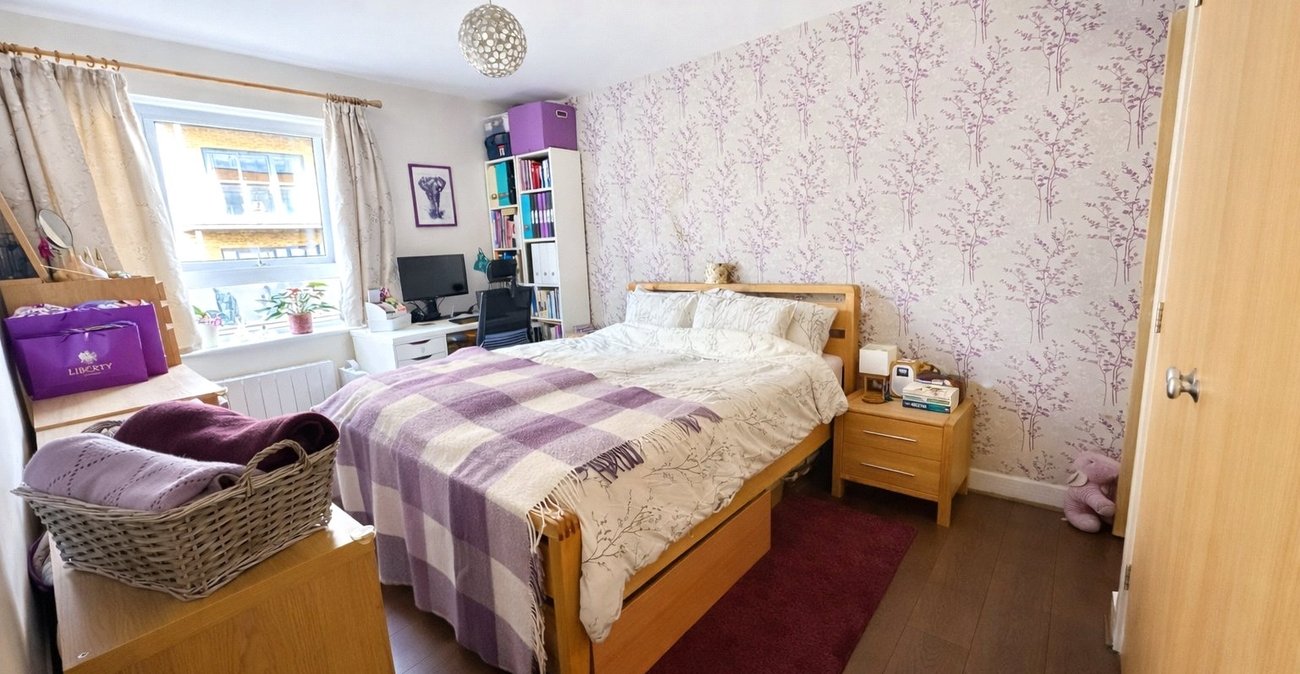 2 bedroom property for sale in London | Robinson Jackson