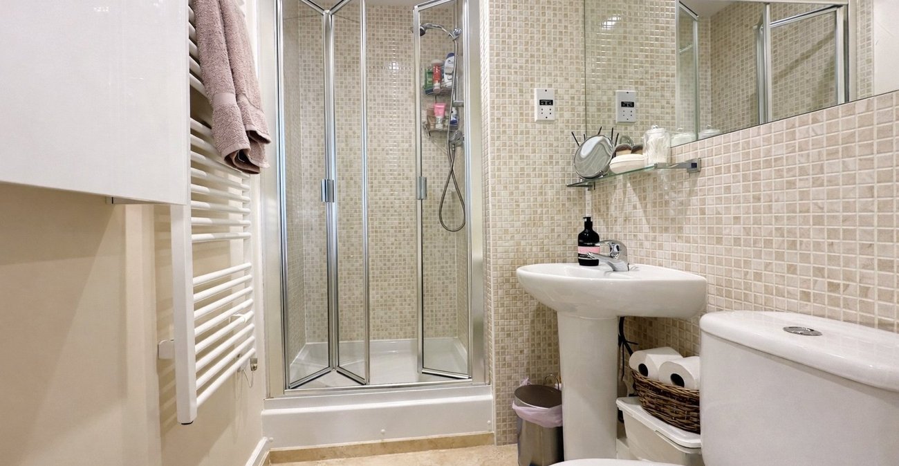 2 bedroom property for sale in London | Robinson Jackson