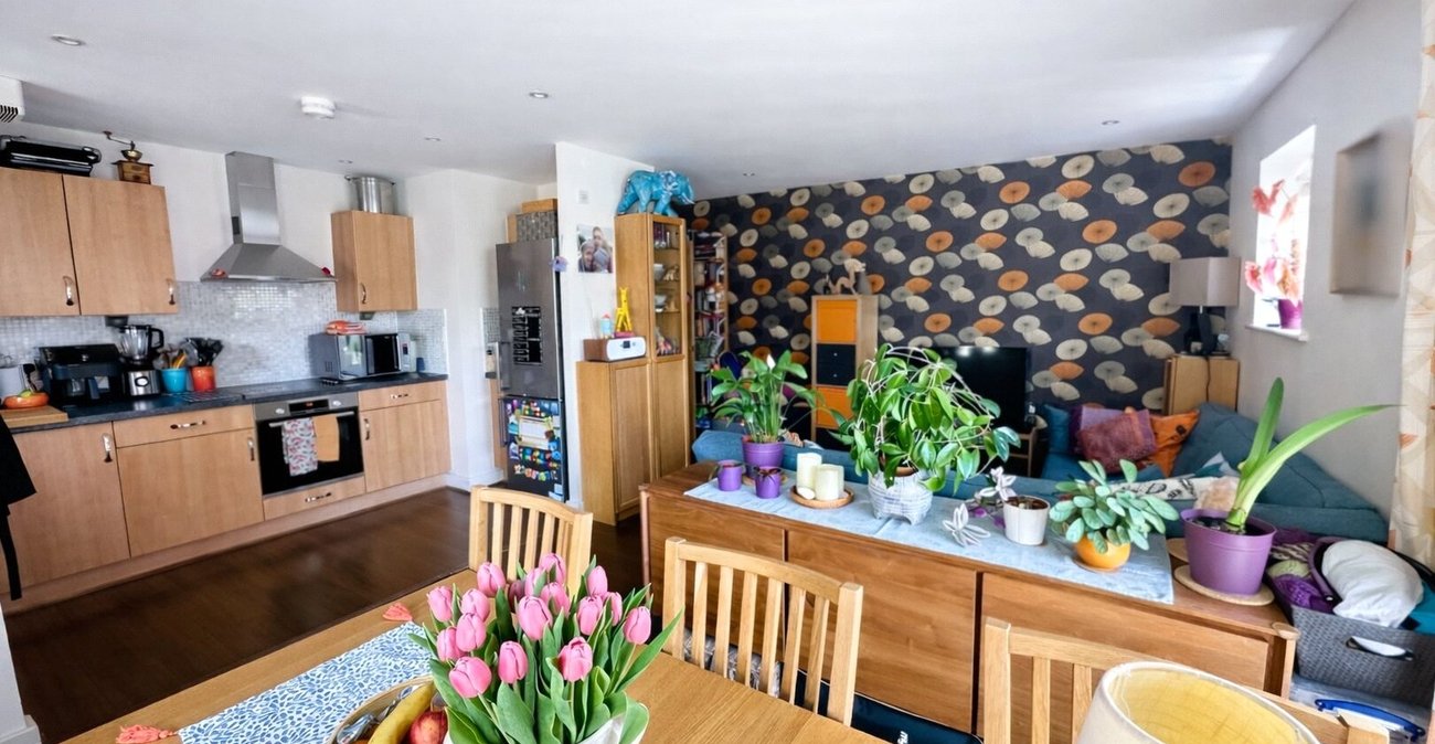 2 bedroom property for sale in London | Robinson Jackson