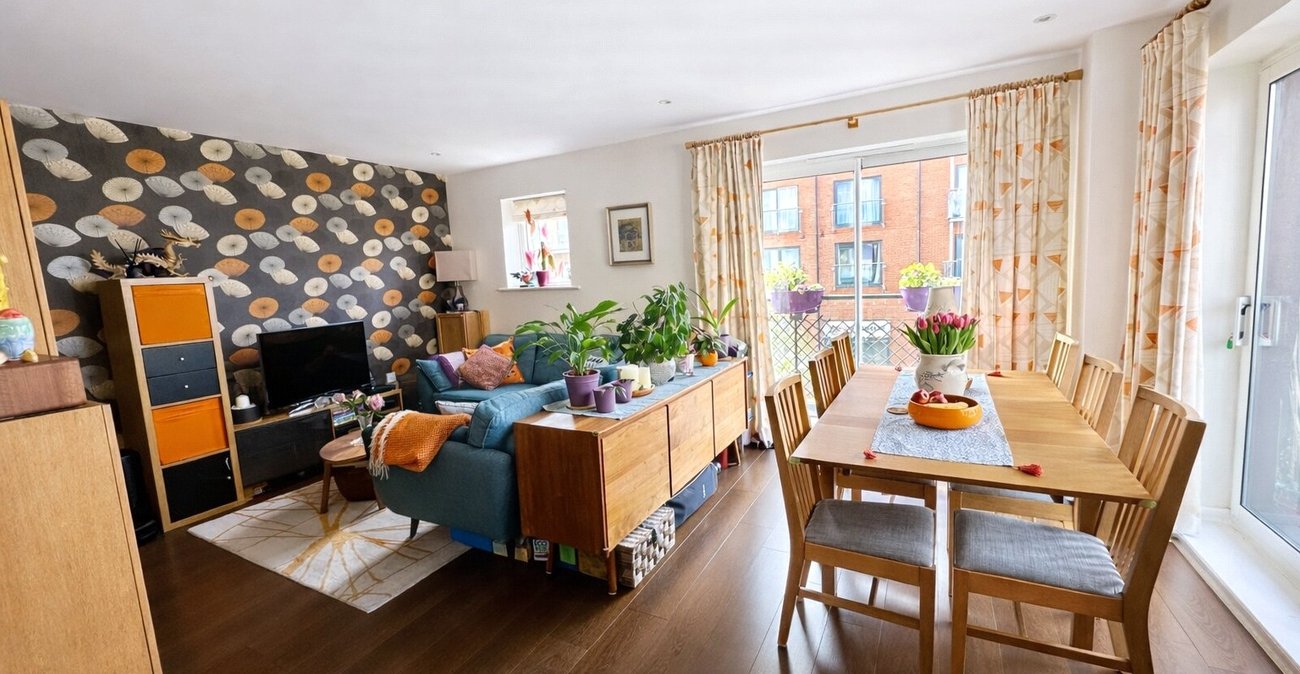 2 bedroom property for sale in London | Robinson Jackson