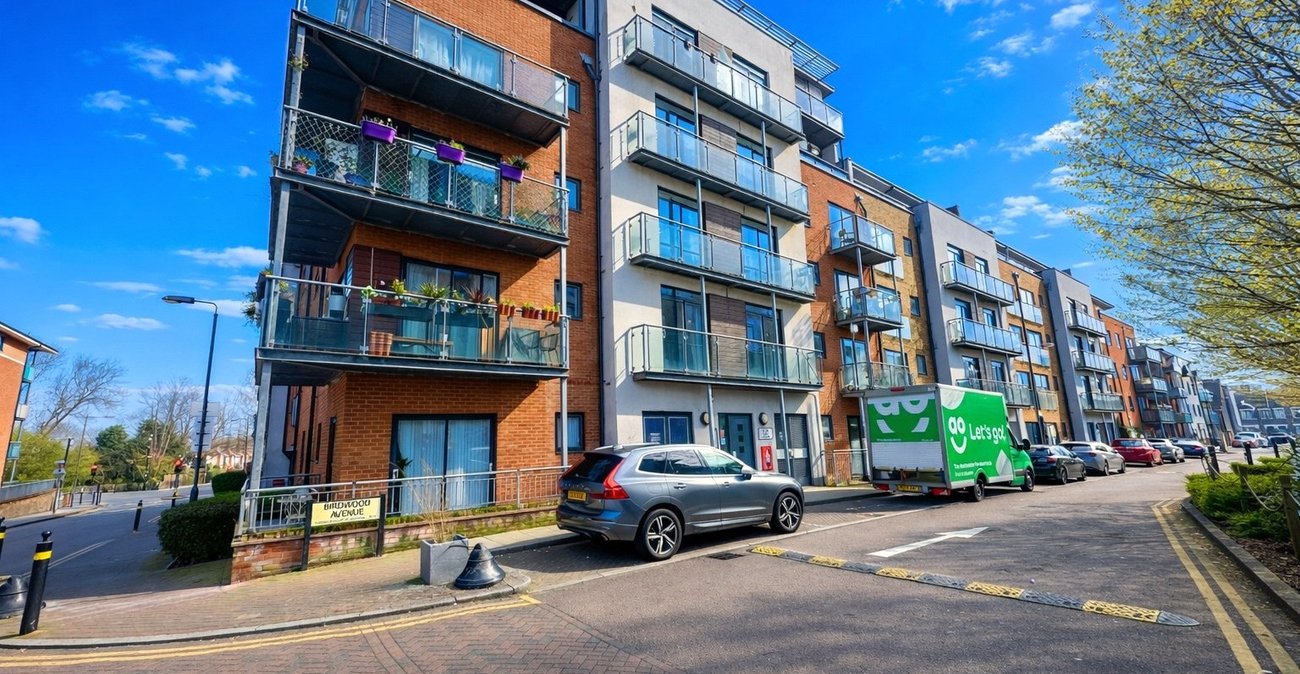 2 bedroom property for sale in London | Robinson Jackson